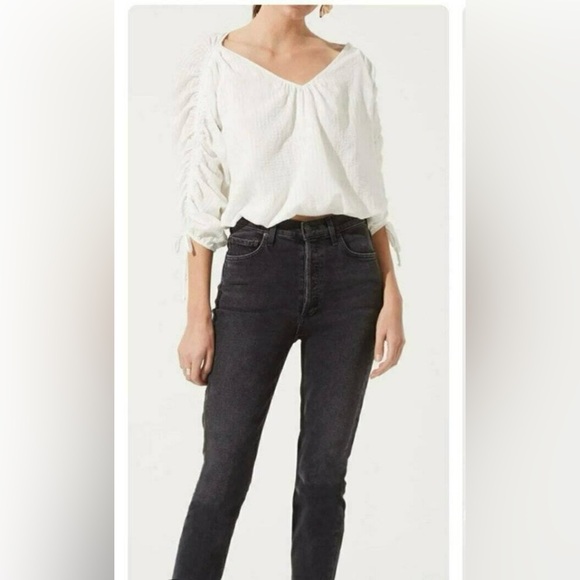 Preowned ASTR Label White V Neck Blouse Top with Ruched Sleeves - size M - Picture 2 of 14